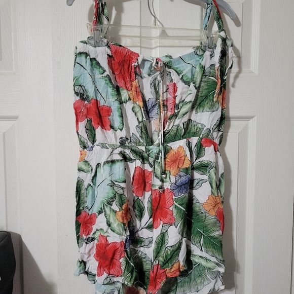 Forever 21 Plus Size Romper Womans Size 2X Palm Tree And Flowers Tie Sleeves - Picture 2 of 5